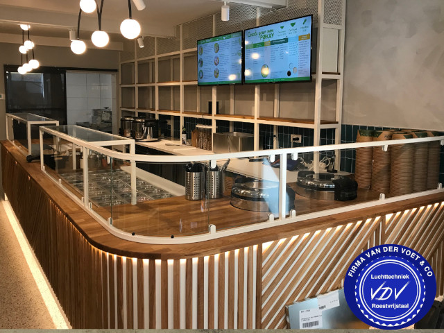 wasbakken, werkbladen, afzuigkappen 