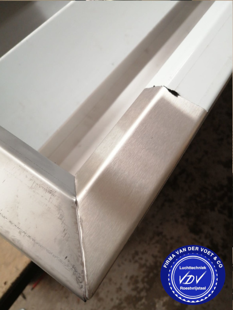 wasbakken, werkbladen, afzuigkappen 