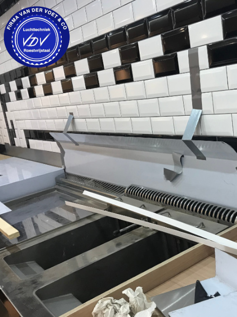 wasbakken, werkbladen, afzuigkappen 